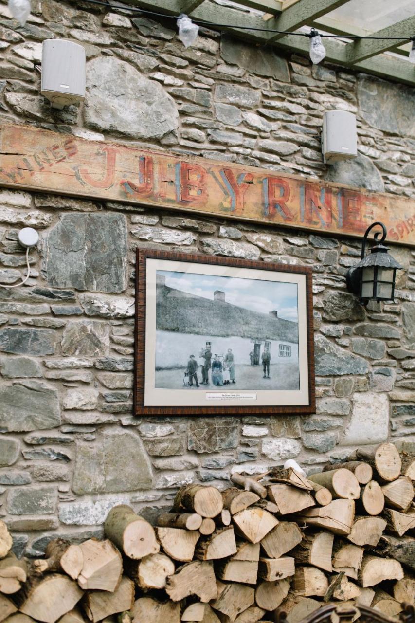 Riverbank, Country Pub And Guesthouse Carrickmacross Exterior photo